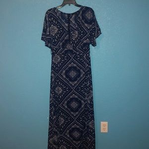 ❤️Forever 21 Navy Paisley maxi semi wrap dress❤️